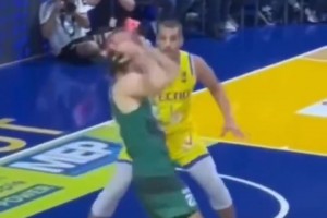 谁能拒绝穿包臀裙黑丝打篮球的女孩？连“头盔哥”都乐成这样☺️